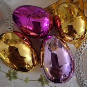 Kauniit, kiiltävät KULTAMUNAT, eri metallinhohtoisissa väreissä, sisällä yllätys, 3 kpl