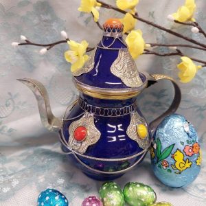 Kaunis Pääsiäisyllätys -Tarjouspaketti, violetilla Marokon koristepannulla