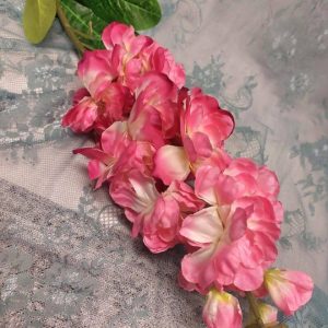 Kaunis, runsas ja pitkä Kestokukka-oksa, vaaleanpunainen