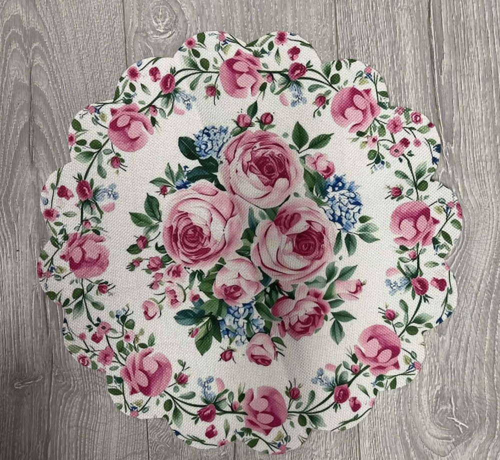 Nostalginen pellavainen pitsireunainen Liina, Tabletti, Nostalgiset Ruusut