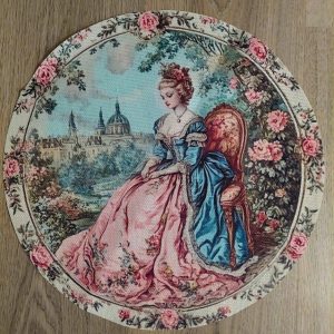 Romanttinen pellavainen Liina/ tabletti, Nainen Ruusutarhassa