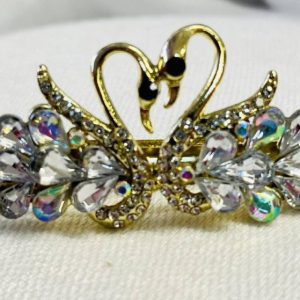 Kaunis, näyttävä Hiussolki Joutsenilla, kristalleilla ja timanteilla