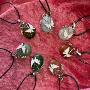 Kaunis hoitava Kivi-kaulakoru, Perhoskoriste, säädettävä nahkanyöri