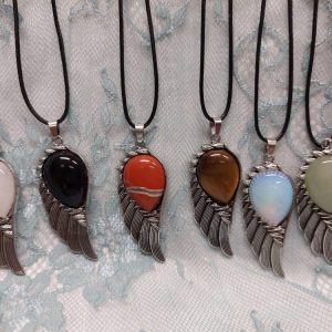 Kaunis hoitava Kivi-kaulakoru, Enkelin siipi, säädettävä nahkanyöri