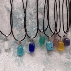 Kaunis Kivi-kaulakoru, hoitavat kivet, säädettävä nahkanyöri