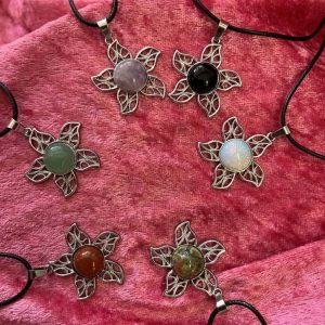 Kaunis hoitava Kivi-kaulakoru, Kukkanen, säädettävä nahkanyöri