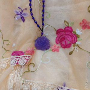 Kaunis kirjottu Huivi + Lotus-kaulakoru -Tarjouspaketti