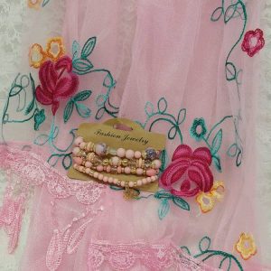 Kaunis Kirjottu Huivi + Bohemian Rannekorusetti -Tarjouspaketti