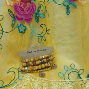 Kaunis kirjottu Huivi + Bohemian Rannekorusetti -Tarjouspaketti