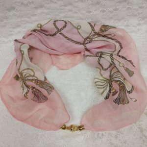 Kaunis vaaleanpunainen Huivi magneetti-koru -kiinnityksellä, nyörit ja tupsut