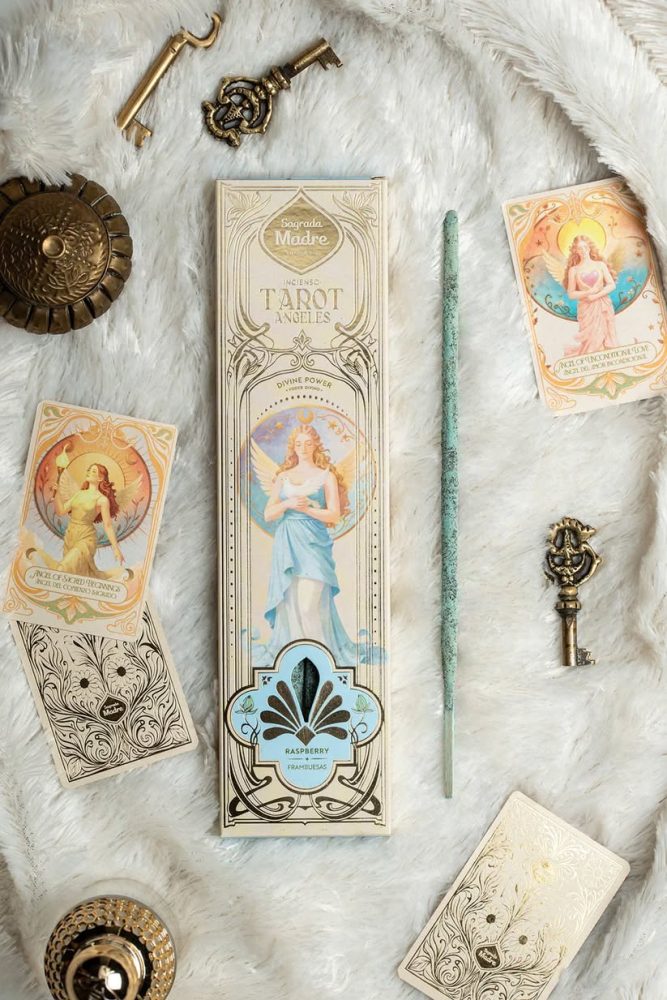 Sagrade Madre Tarot Angels -Suitsukkeet, Jumalallinen voima, Vadelma, 6 kpl isoa suitsuketta + 2 kpl Enkelikorttia -Lahjapakkaus, positiivisuus, mielialan kohottaminen, nautinto