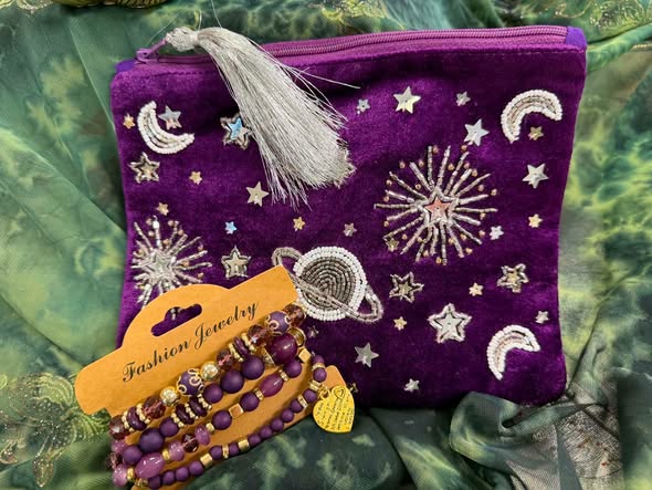 Käsintehty Samettinen Pussukka upealla kirjonnalla, koristehelmillä ja silkkitupsulla, Galaxi, Maailmankaikkeus, violetti - Image 9