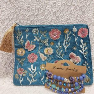 Käsintehty koristeellinen Samettipussukka (20x15 cm) + Bohemian Rannekorusetti -Tarjouspaketti