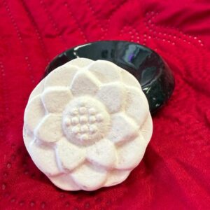 Aromaterapia -Kivilyhty, Lotus