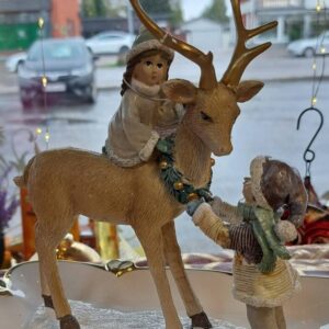 Nostalginen Joulukoriste, Lapset ja Peura, 21 cm, 2 erilaista mallia