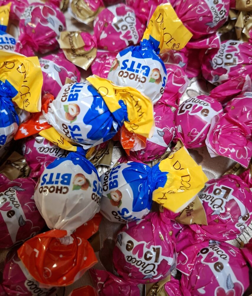 Isot Dolce Amo Choco Love -Rakkauskonvehdit + Dolce Amo -Pähkinäpralinekonvehdit -sekoitus, n. 100 g