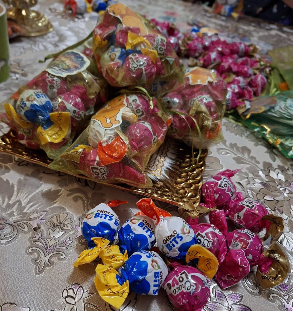 Isot Dolce Amo Choco Love -Rakkauskonvehdit + Dolce Amo -Pähkinäpralinekonvehdit -sekoitus, n. 100 g - Image 4