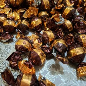 Herkulliset Brownie -Suklaatäytekonvehdit, n. 100 g